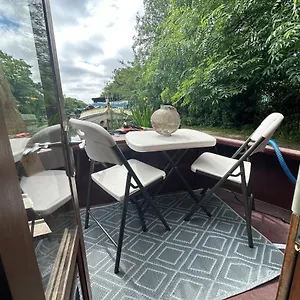 Luxury Boat - The Thistle Dream Uxbridge